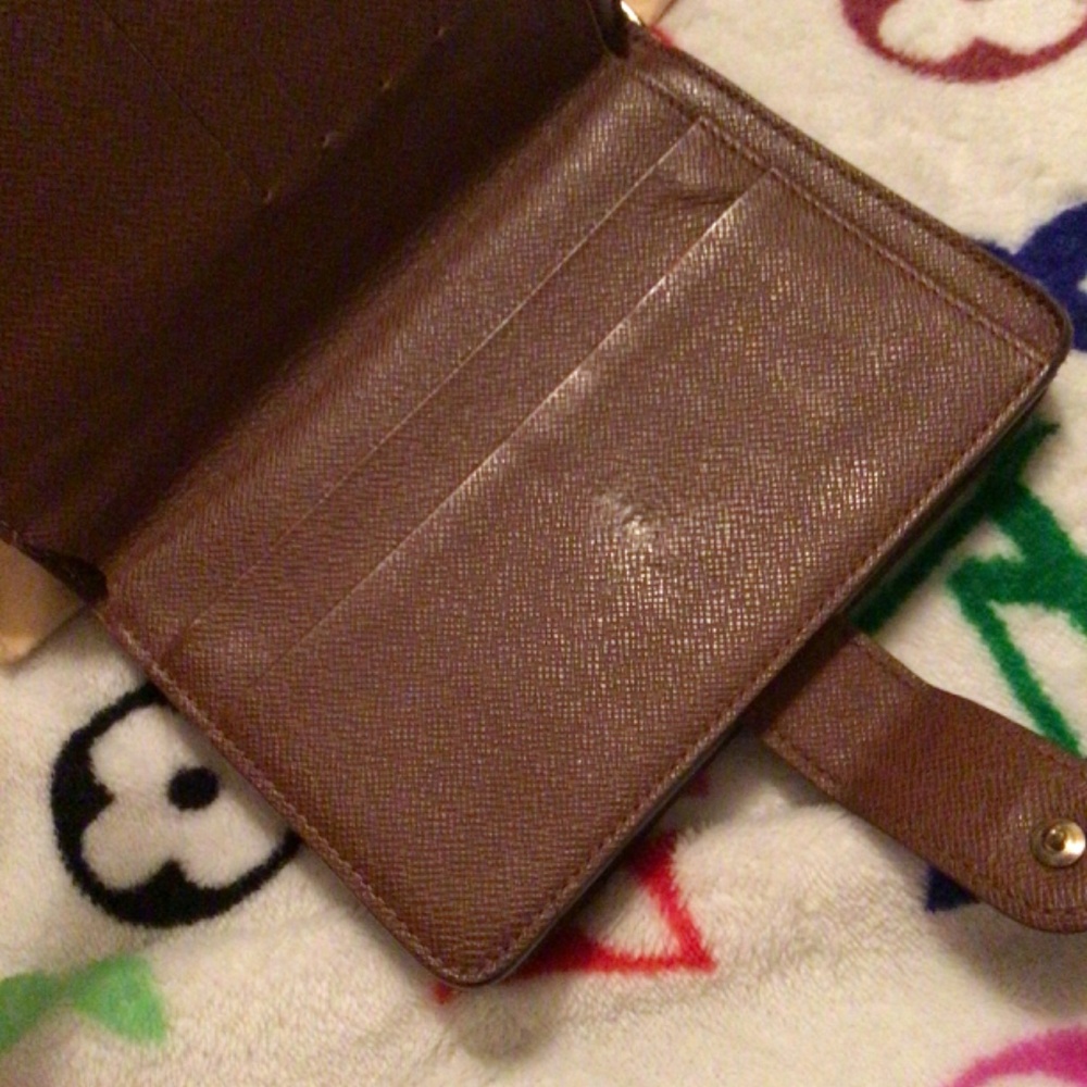 💯 % Authentic PASSPORT WALLET - Picture 13 of 15